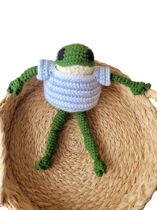 knit frog, comfort cute  hand made frog, perfect gift for a frog lover, normal or posable frog, green cute froggy